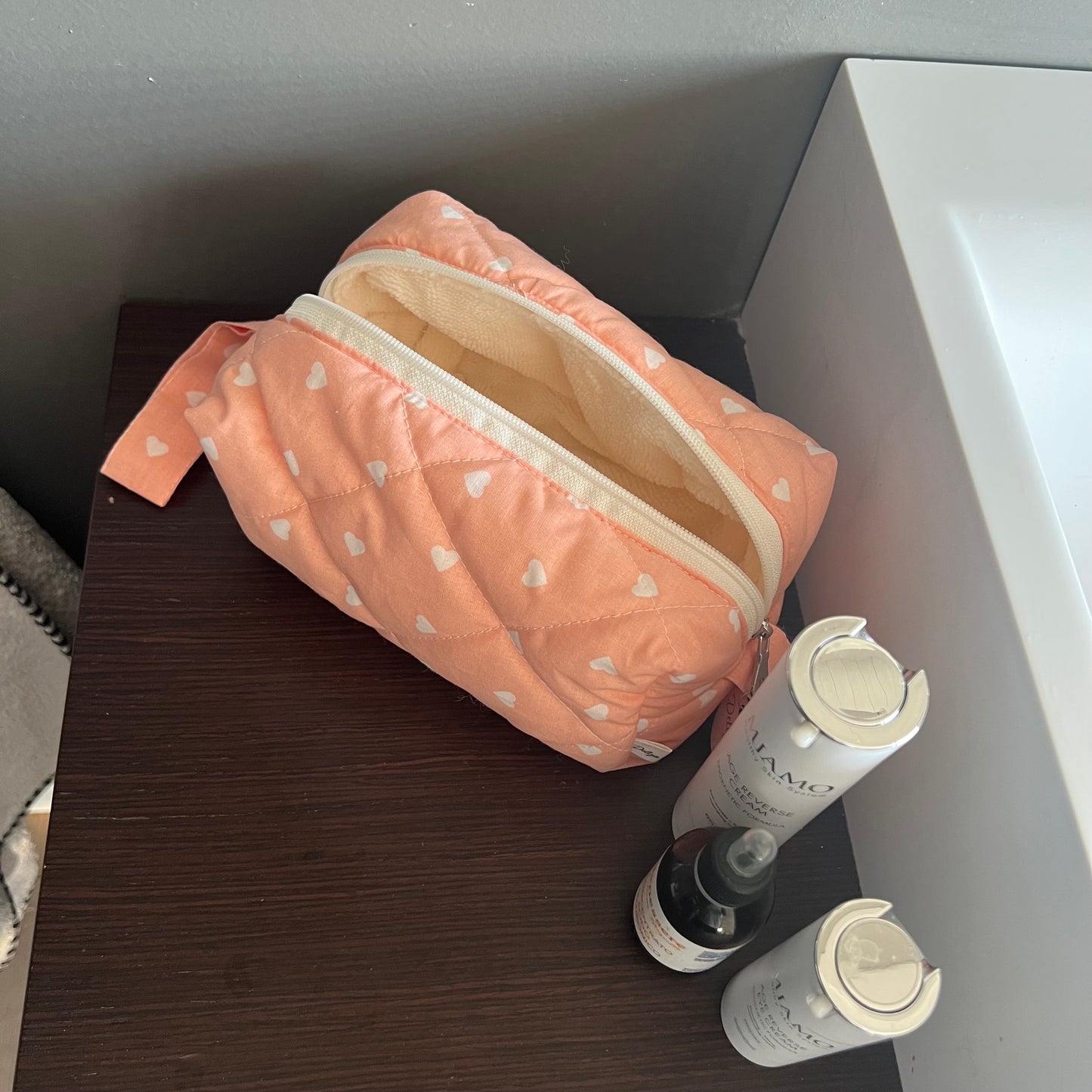 Beauty case color salmone cuori bianchi