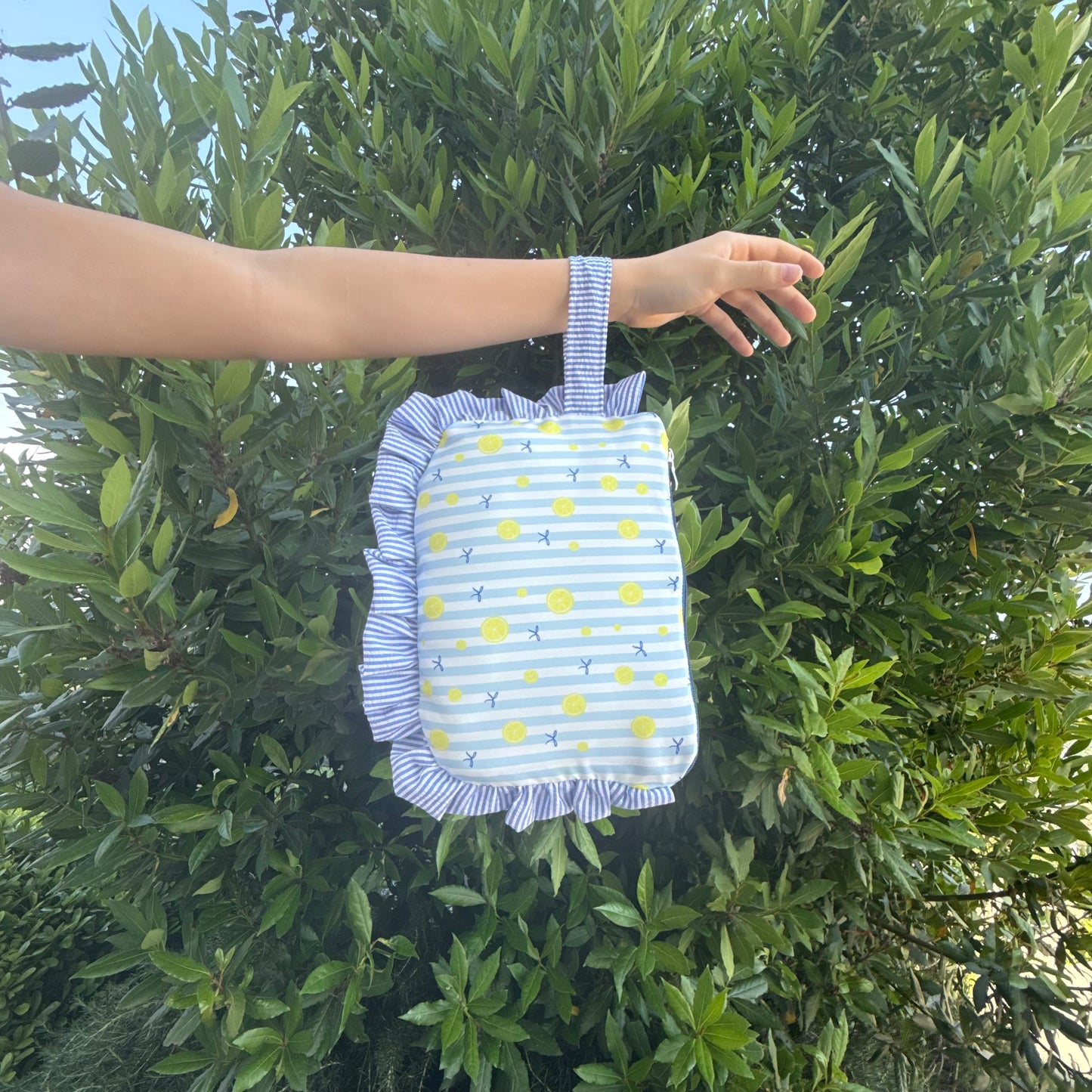 Maxi pochette righe azzurre e righe e limoni