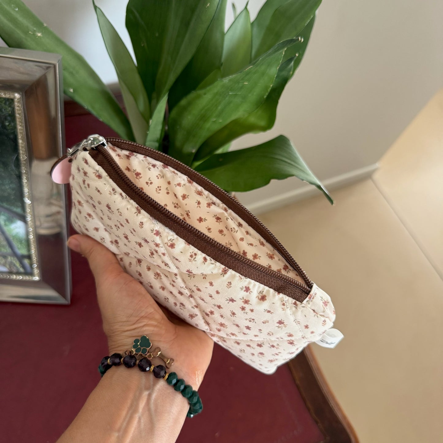 Astuccio tessuto a fiori cioccolato