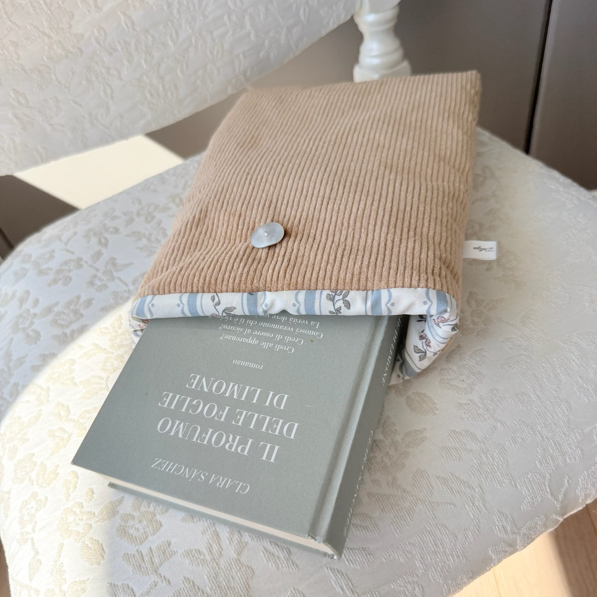 Custodia Porta libro Velluto cammello Cottage azzurro