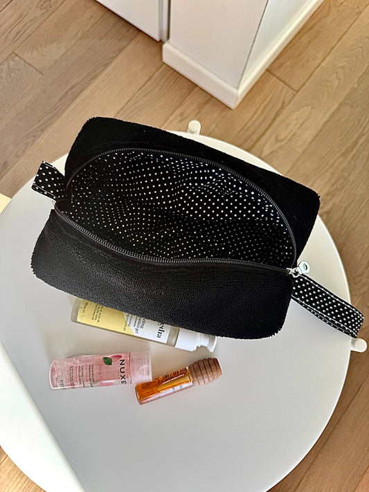 BEAUTY CASE spugna nera pois bianchi sfondo nero
