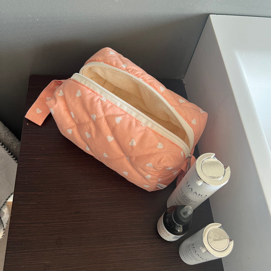 Beauty case color salmone cuori bianchi