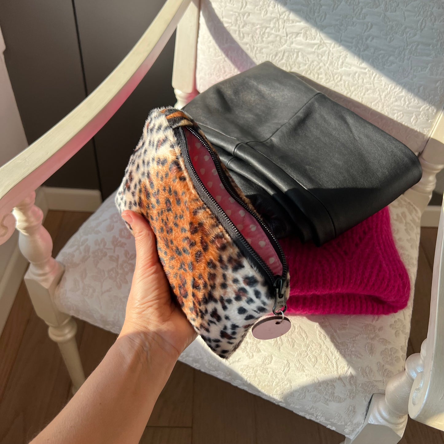 Pochette tessuto cavallino leopardato /cuori rosa