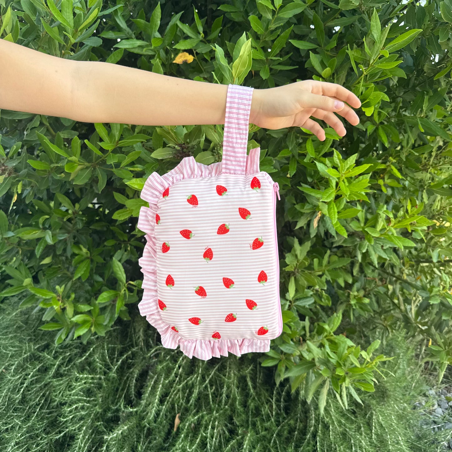 Maxi pochette righe rosa e fragole